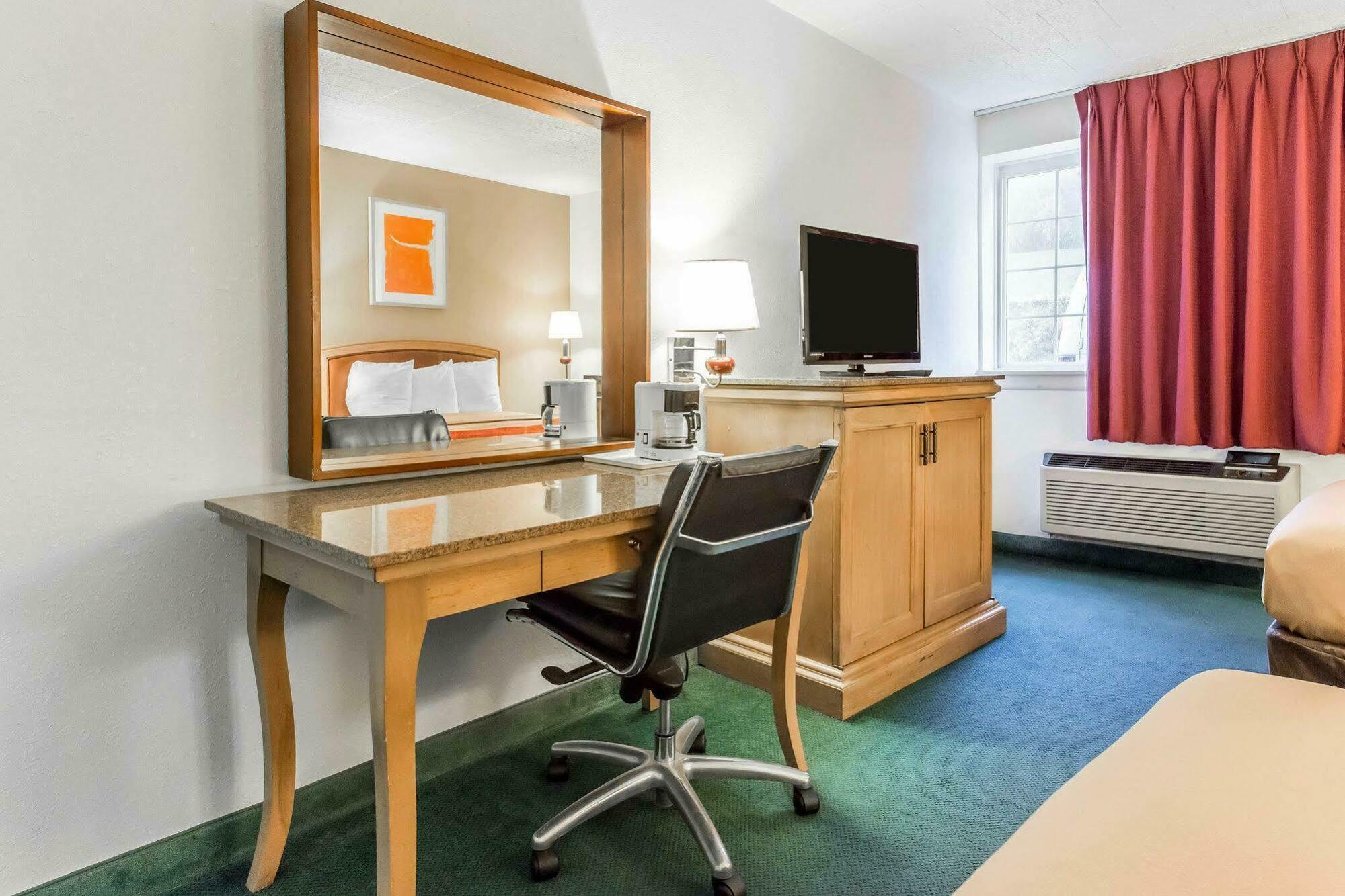 Red Roof Inn Нью-Стантон Экстерьер фото